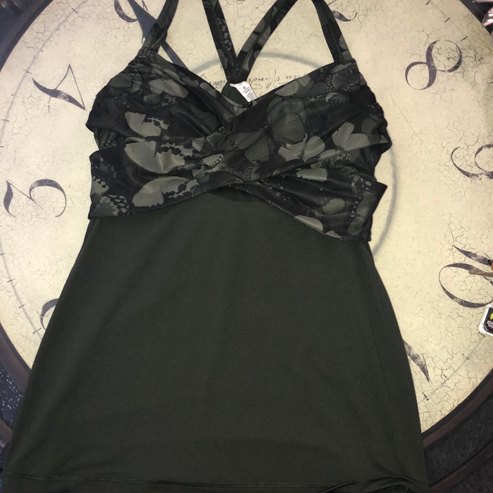 Lulu lemon work out top.
